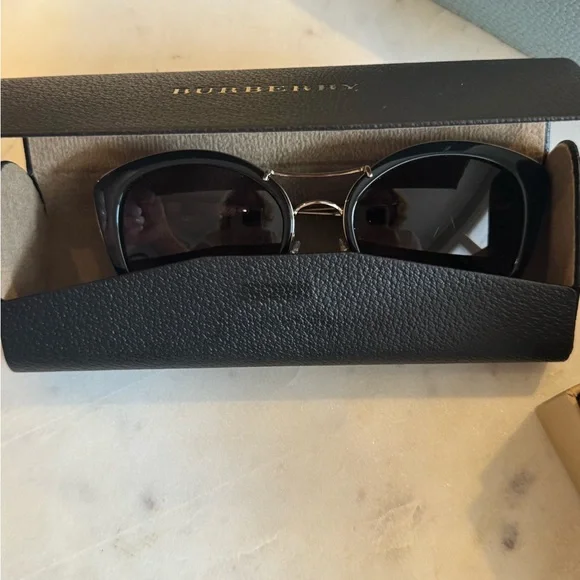 Burberry Black Sunglasses - Picture 8 of 10